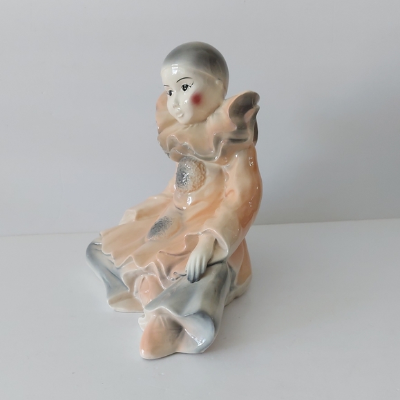 Pierrot, harlequin clown with ballet shoes. - Picture 8 of 13